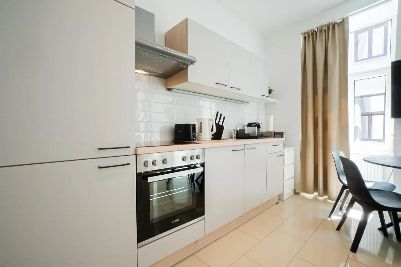 Modern And Lovely Apartment Next To Subway Station Vienna Austria