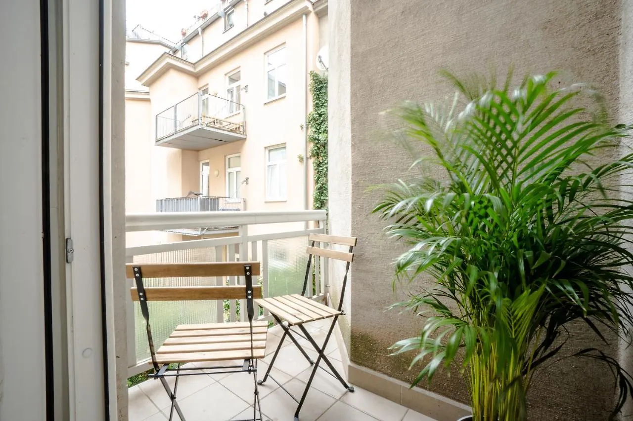 Modern And Lovely Apartment Next To Subway Station Vienna