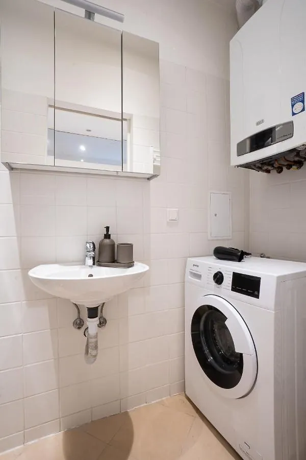 Modern And Lovely Apartment Next To Subway Station Vienna 0*,  Austria