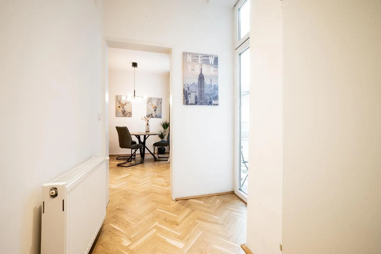 Modern And Lovely Apartment Next To Subway Station Vienna Austria