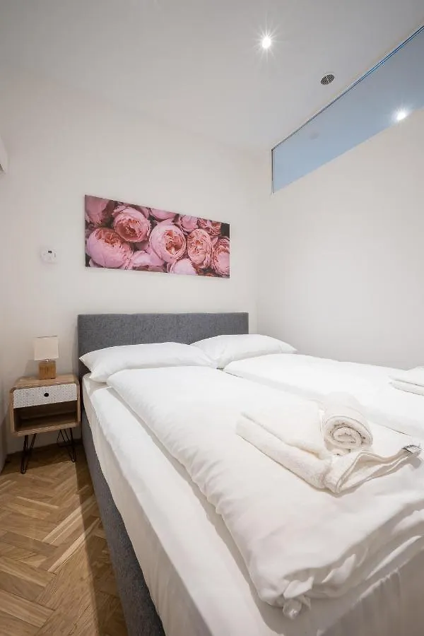 Modern And Lovely Apartment Next To Subway Station Vienna