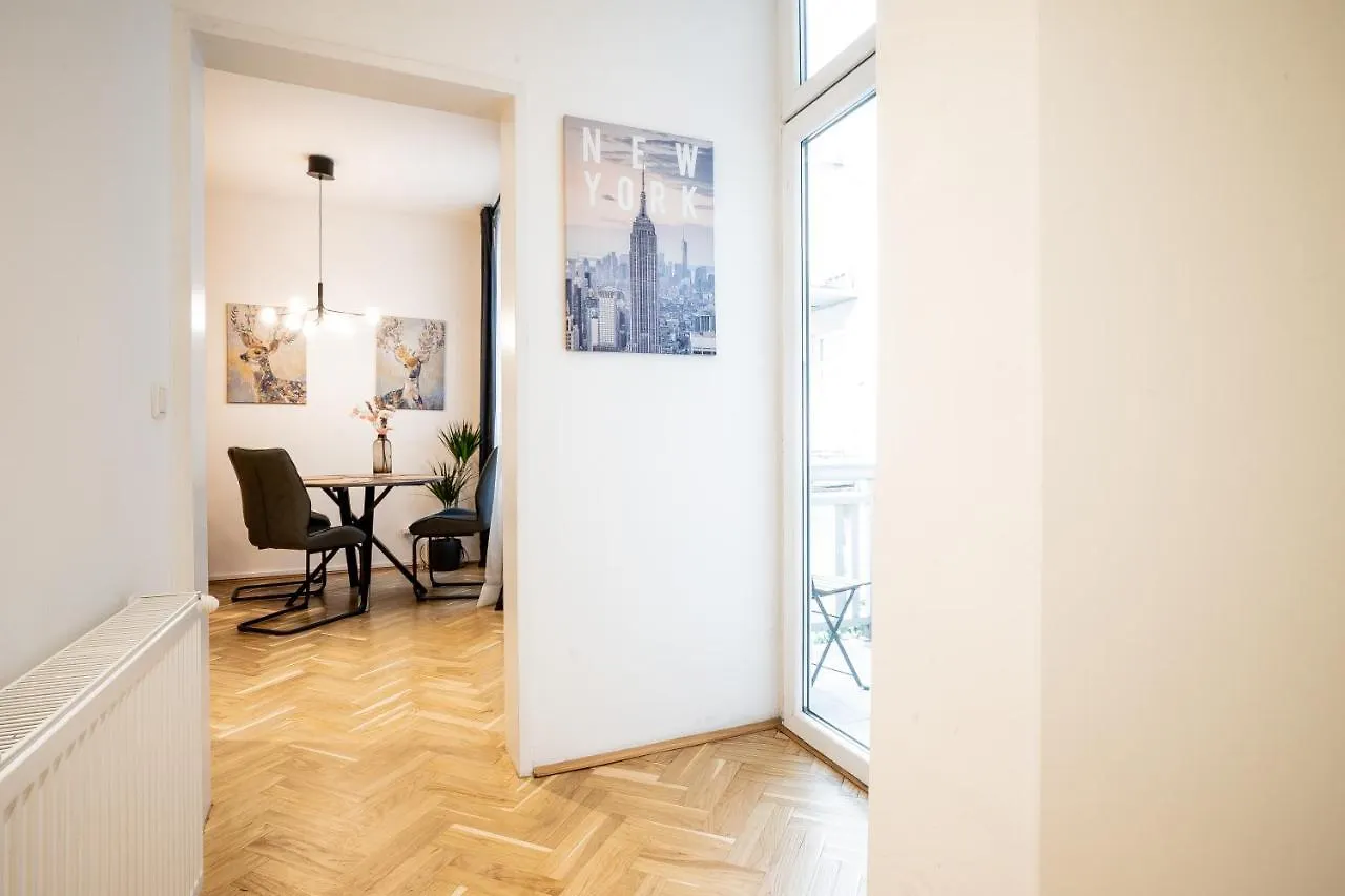 Modern And Lovely Apartment Next To Subway Station Vienna