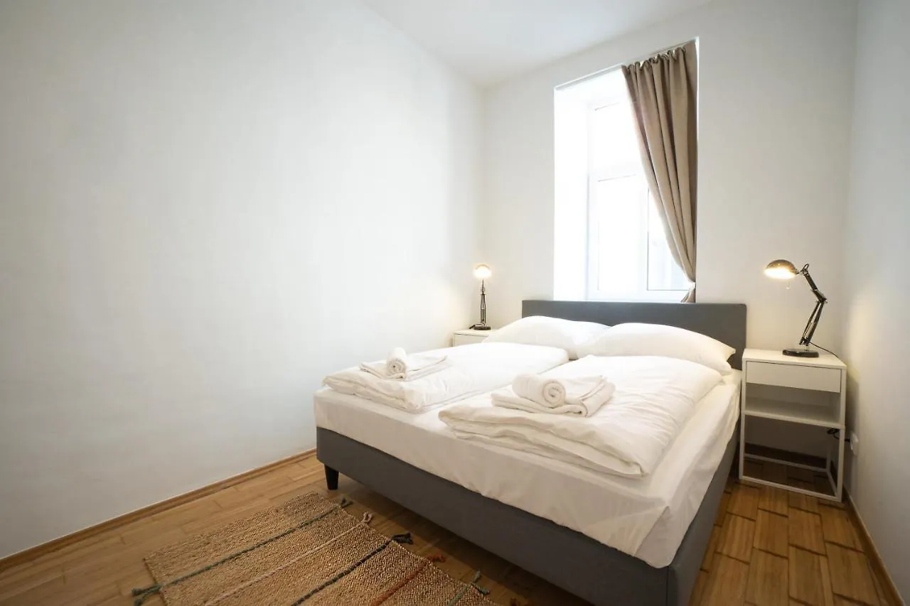 Modern And Lovely Apartment Next To Subway Station Vienna Austria