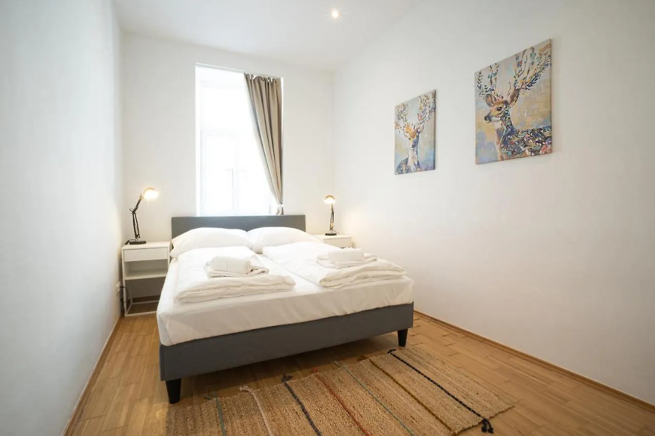 Modern And Lovely Apartment Next To Subway Station Vienna